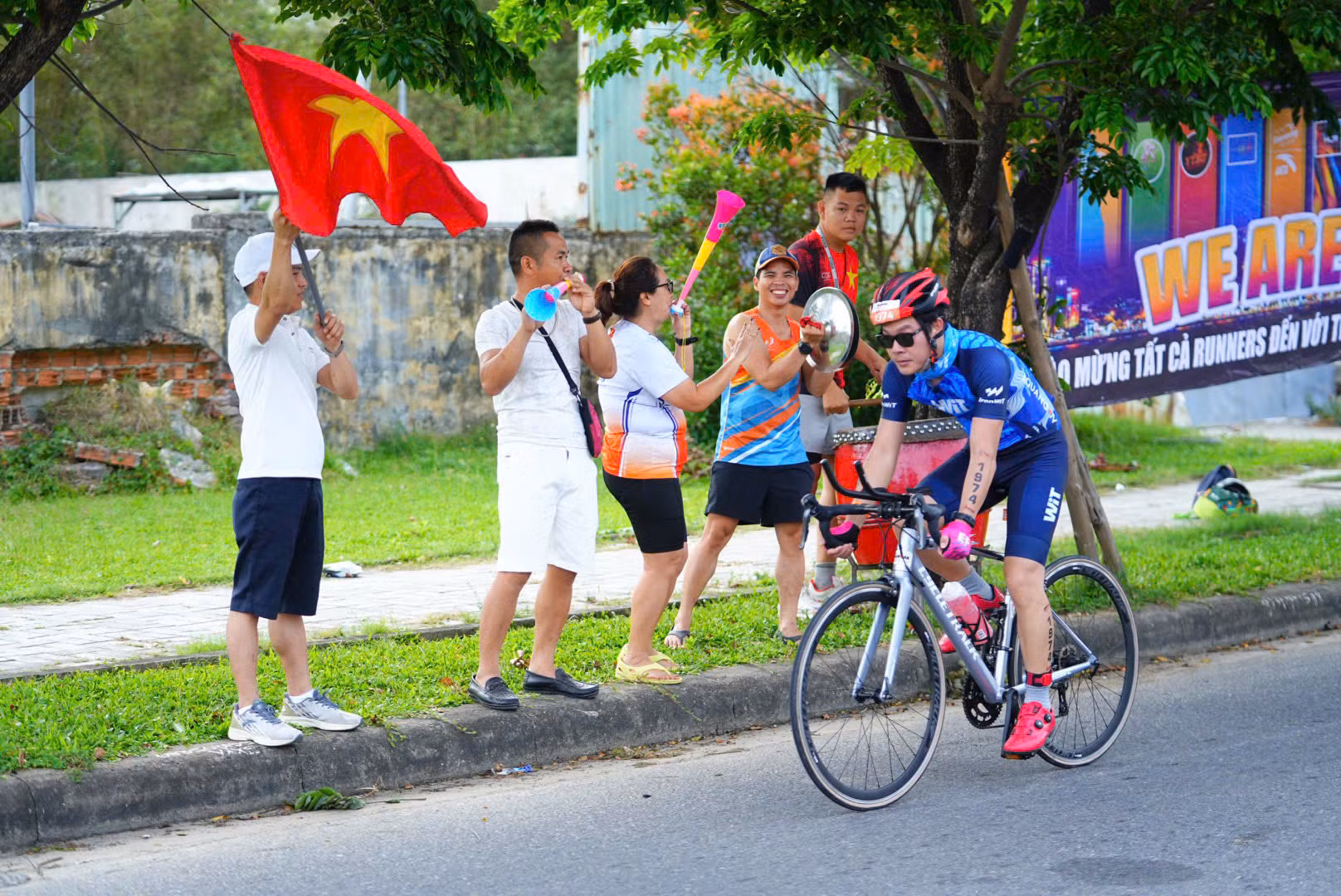 2 nữ vận động viên Việt Nam lập kỳ tích tại IRONMAN 70.3 Đà Nẵng 2025 -1