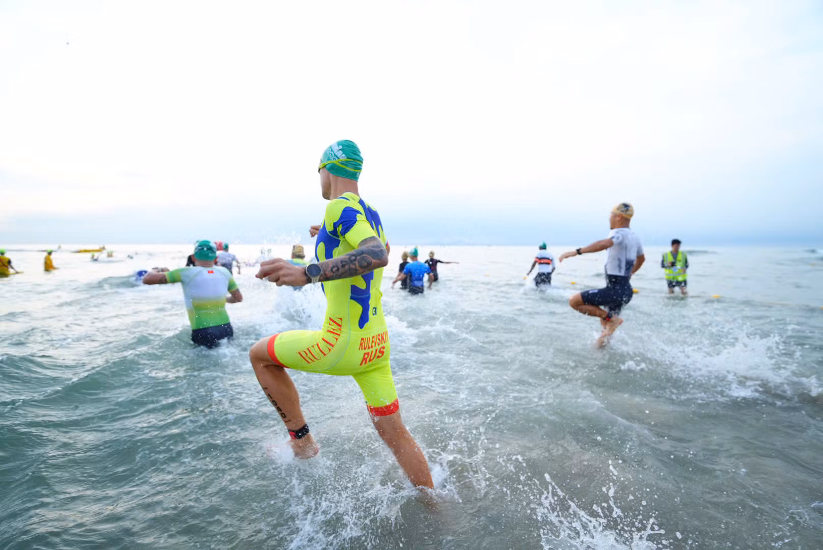 2 nữ vận động viên Việt Nam lập kỳ tích tại IRONMAN 70.3 Đà Nẵng 2025 -0