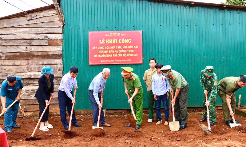 Đồng loạt khởi công xây dựng thực hiện chương trình xóa nhà tạm, nhà dột nát -0