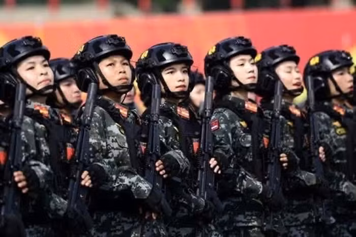 Những người góp phần tôn lên dáng vóc của người chiến sĩ Công an -0