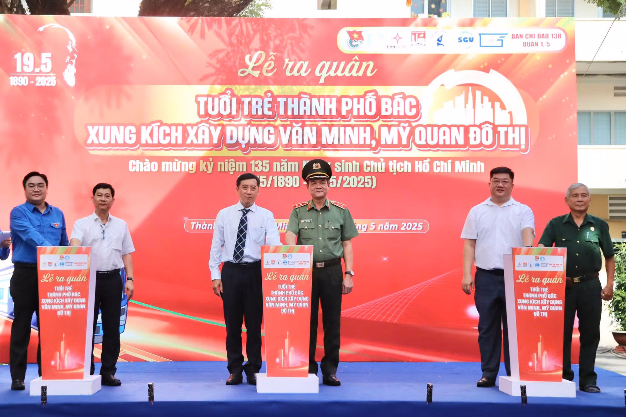 Tuổi trẻ TP Hồ Chí Minh ra quân xây dựng mỹ quan đô thị và góp ý dự thảo Hiến pháp -5