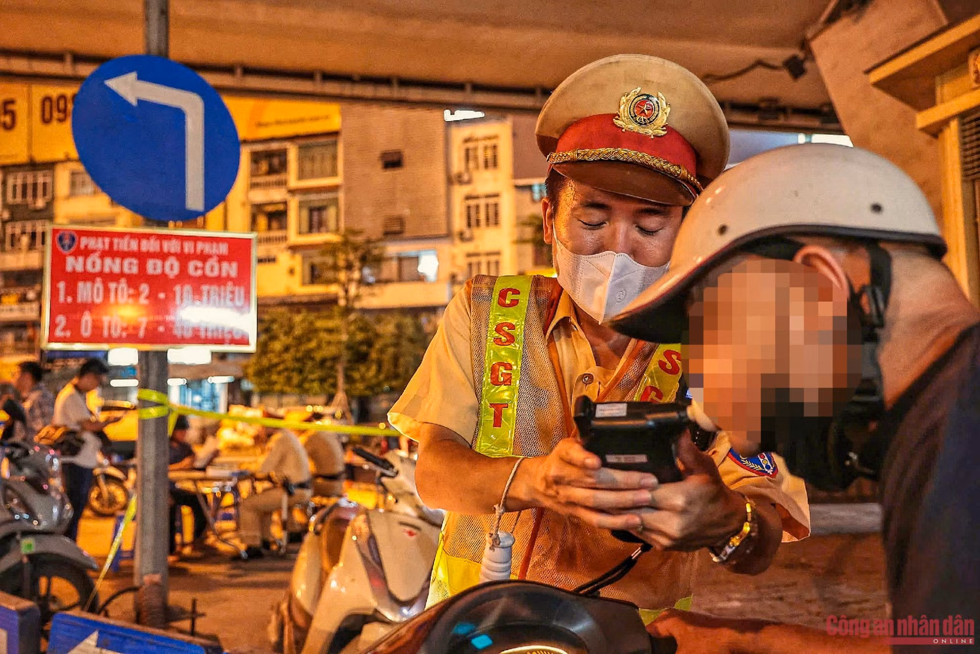 Hè về, CSGT tăng cường kiểm soát nồng độ cồn -0