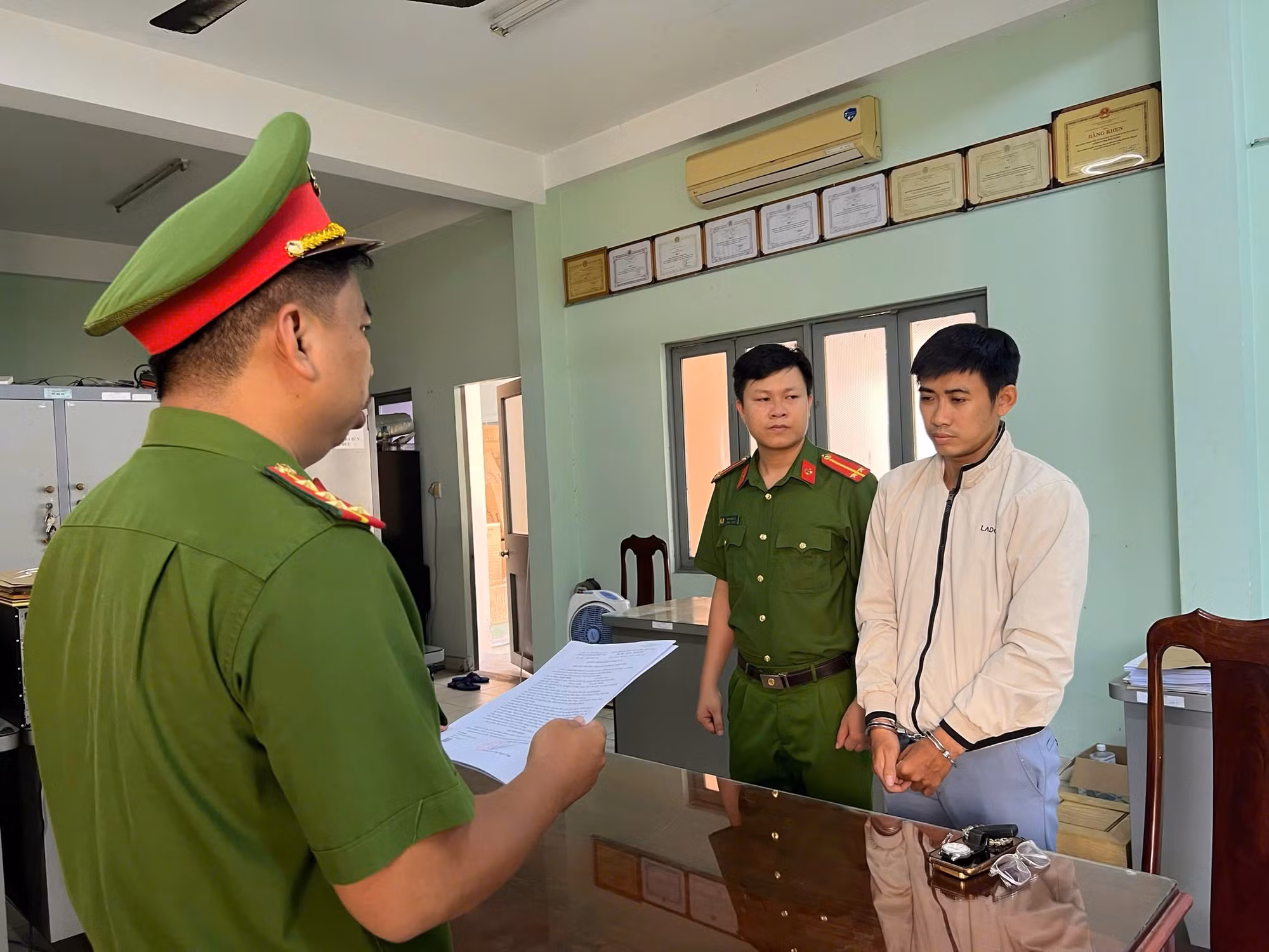 Bắt giám đốc lừa đảo chiếm đoạt tiền của đối tác -0