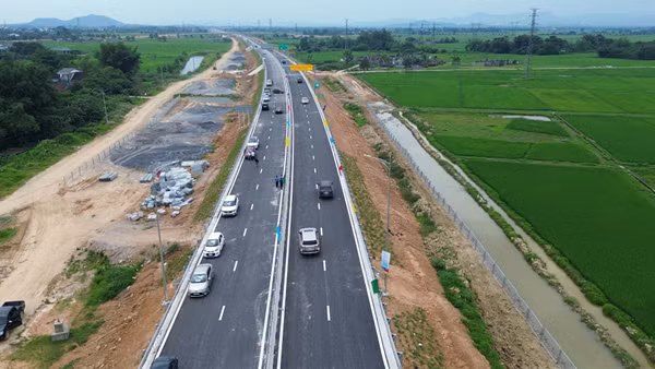 Bộ Xây dựng yêu cầu rà soát, xử lý bất cập trên cao tốc