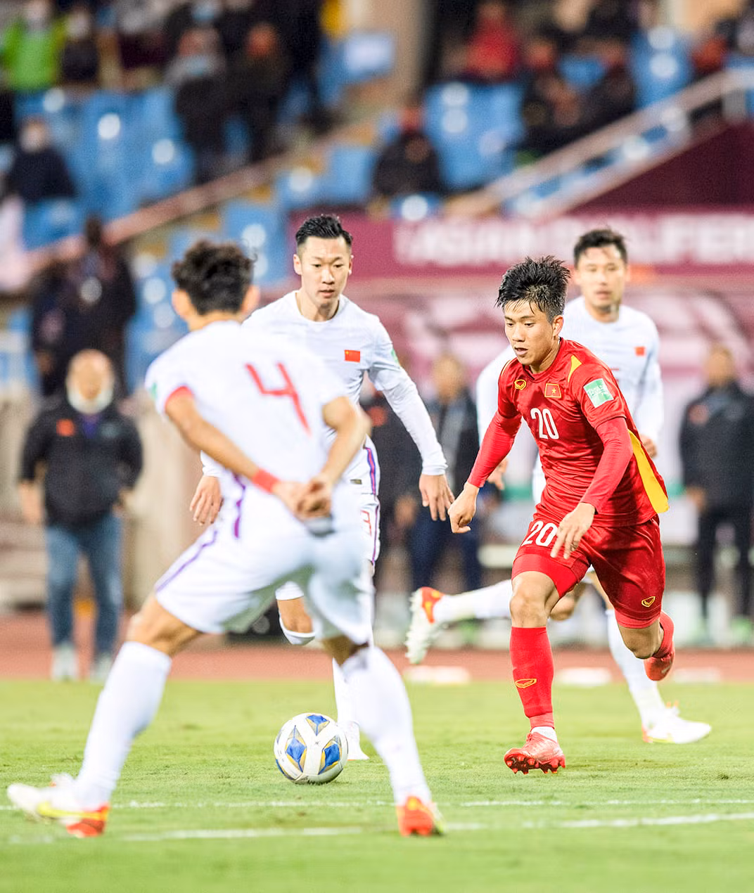 Bóng đá Việt Nam khai xuân ấn tượng -0