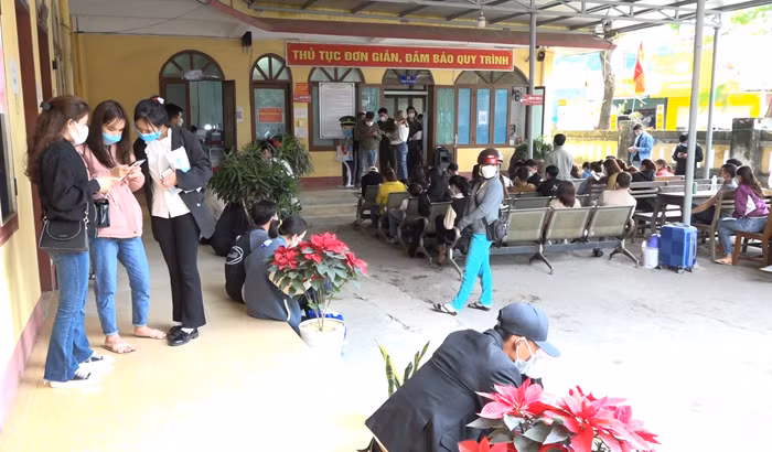 Áp dụng hiệu quả công nghệ thông tin làm thủ tục xuất, nhập cảnh -0