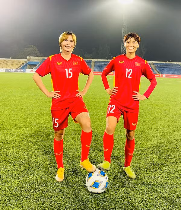 Cuộc sống đời thường của những cô gái đá bóng đi World Cup -0