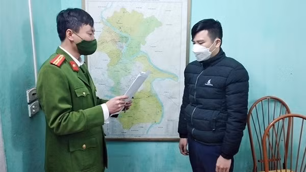 Tự xưng Đại tá Công an, lừa bán xe ô tô thanh lý của Bộ Tài chính ảnh 2