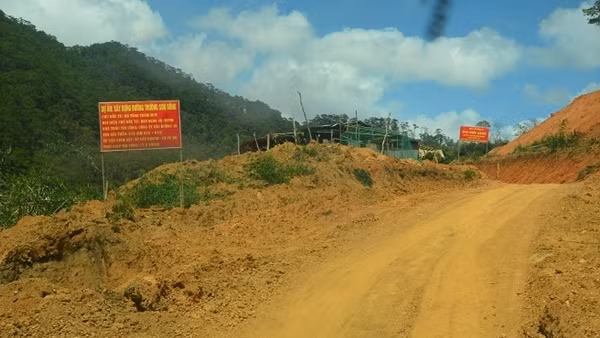 Bộ Tổng Tham mưu kiểm tra vụ phá rừng qua hai Vườn Quốc gia ảnh 5