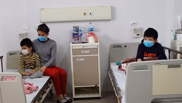 Nguy cơ thủng dạ dày nếu tùy tiện uống thuốc điều trị COVID-19 ảnh 2