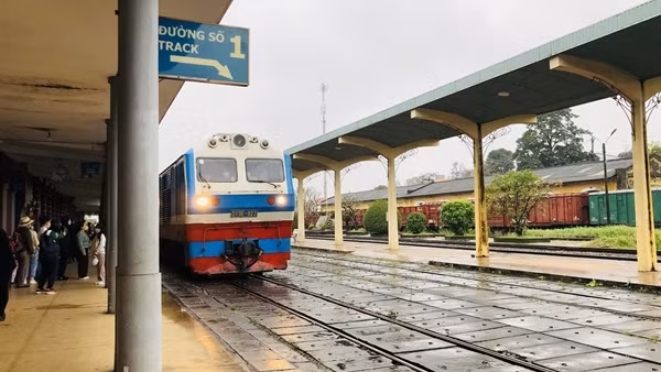 Tàu khách Hà Nội - Lào Cai chạy lại sau nhiều tháng tạm dừng ảnh 3