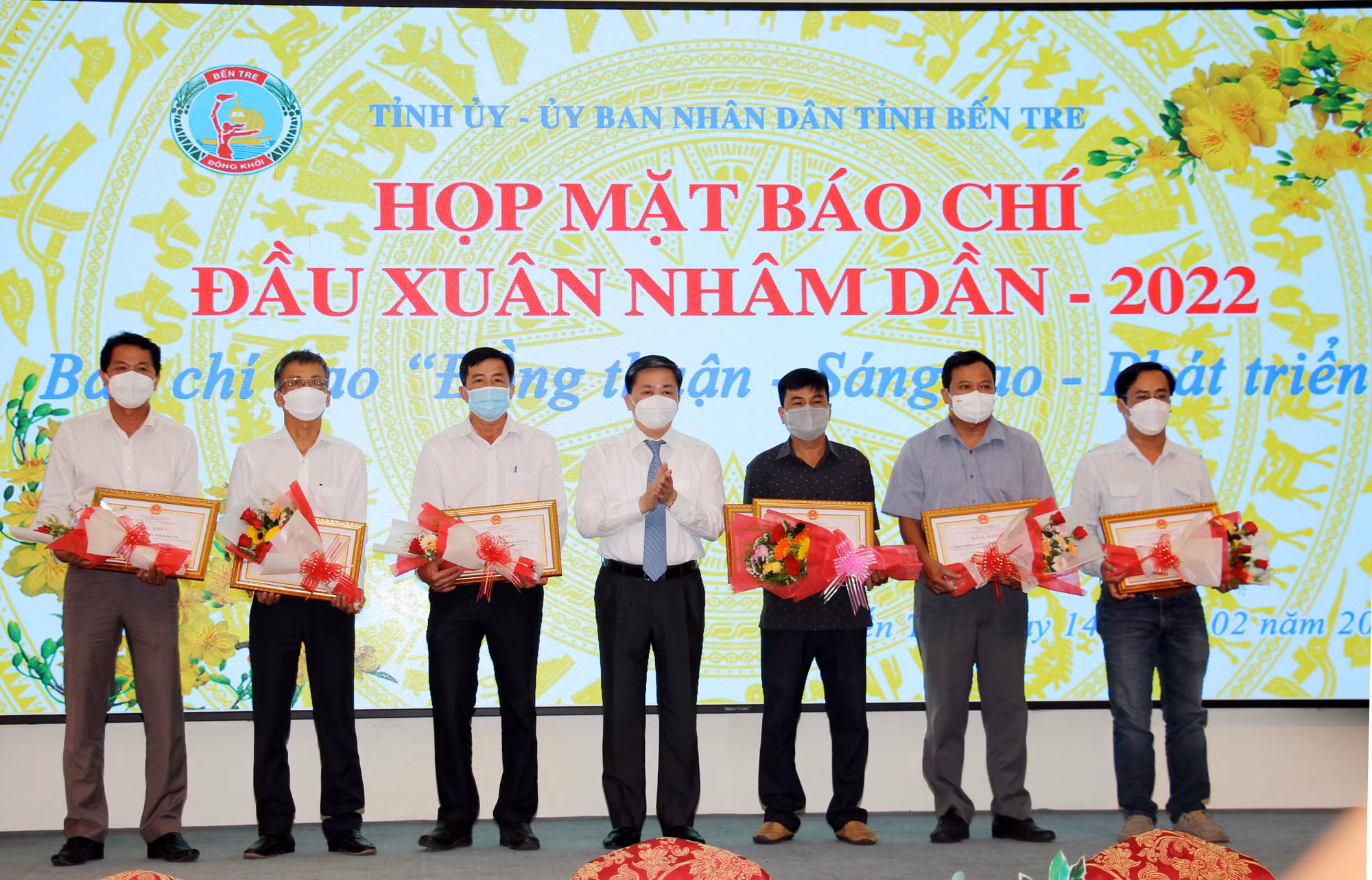 Báo chí góp phần cùng tỉnh Bến Tre thực hiện thắng lợi “mục tiêu kép” -0