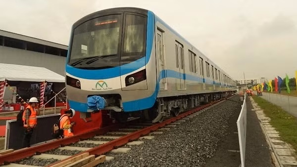 Thêm 2 đoàn tàu của tuyến Metro số 1 cập cảng Khánh Hội ảnh 2