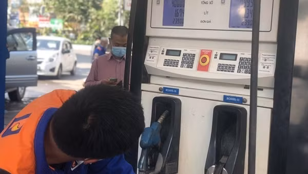 Kinh tế thế giới trước áp lực giá dầu ảnh 2