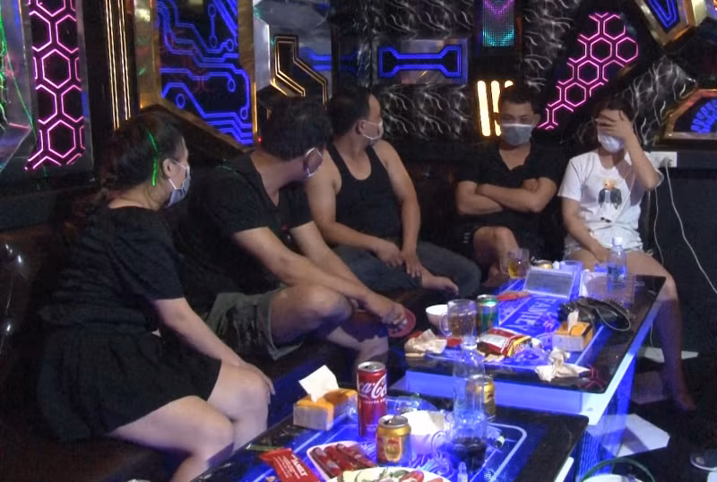 Thừa Thiên-Huế cho phép dịch vụ karaoke và nhiều loại hình kinh doanh hoạt động trở lại -0