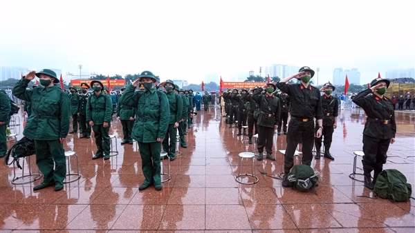 Tân binh háo hức lên đường nhập ngũ