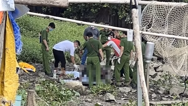 Phụ huynh đến đón con đâm tử vong dân quân trước cổng trường ảnh 3
