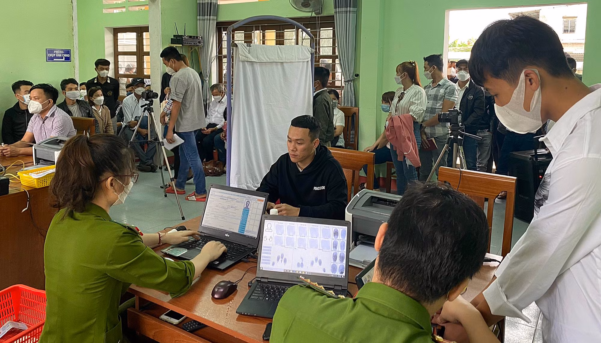 Công an Quảng Nam tăng ca giải quyết thủ tục hành chính cho người dân, doanh nghiệp sau Tết -0