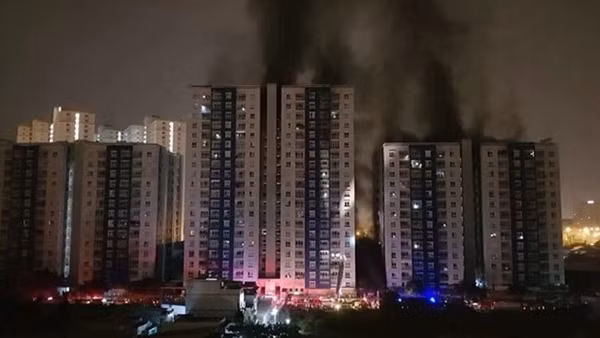 Vụ cháy căn hộ chung cư 2 người tử vong: Có dấu hiệu tự đổ xăng phóng hỏa ảnh 5