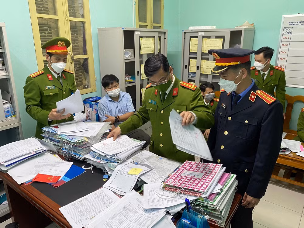 Bắt giam Giám đốc và Kế toán trưởng CDC Thừa Thiên-Huế liên quan đến sai phạm đấu thầu -0