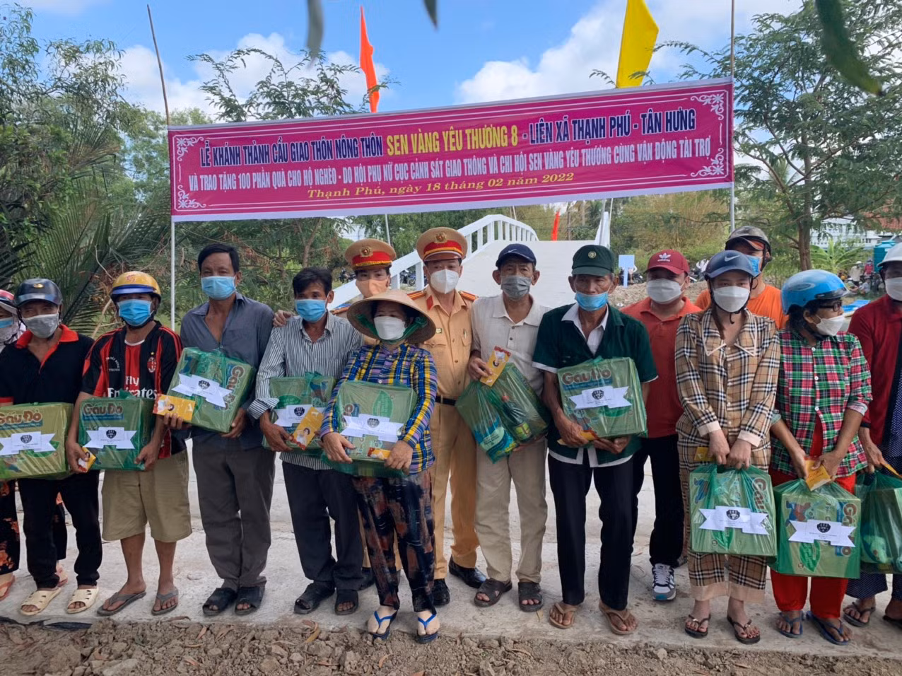 Hội phụ nữ Cục CSGT tặng cầu giao thông nông thôn ở Cà Mau -0
