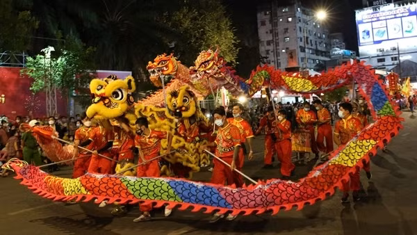 Hàng vạn người Hoa Chợ Lớn tham dự Tết Nguyên Tiêu