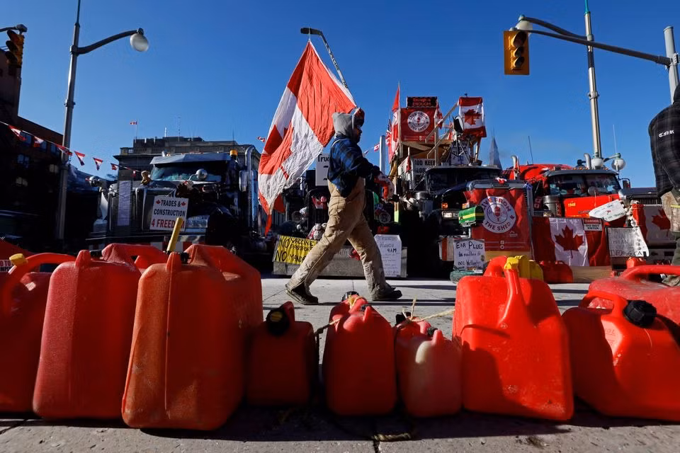 Canada mạnh tay cắt nguồn tiền cho hoạt động biểu tình trái phép -0