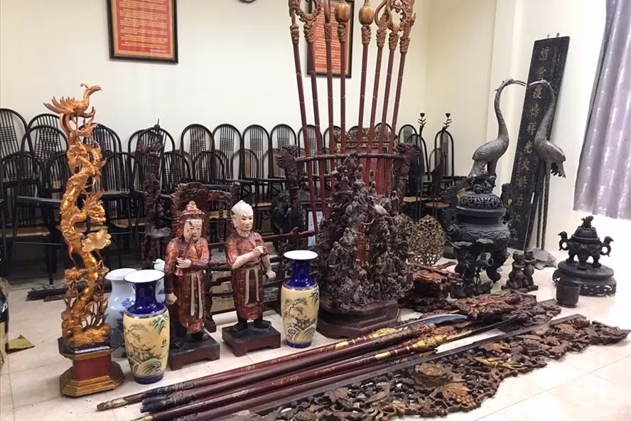 Quái chiêu của đạo chích nơi thờ tự -0