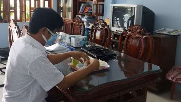 Hướng dẫn F0 điều trị tại nhà tự theo dõi sức khỏe 2 lần/ngày ảnh 2