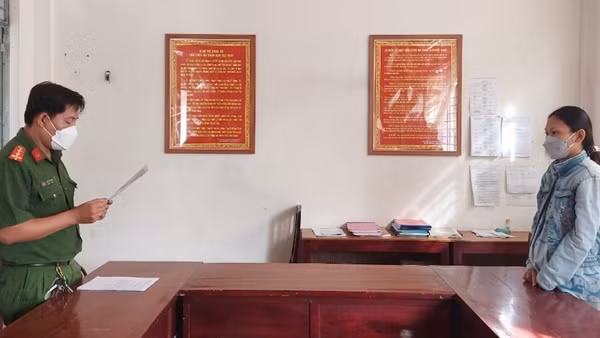 Nghi vợ ngoại tình, rủ bạn cầm dao chém tình địch ảnh 3