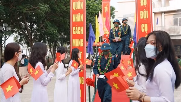 Thứ trưởng Lê Văn Tuyến dự Lễ giao nhận quân tại Phú Thọ ảnh 6
