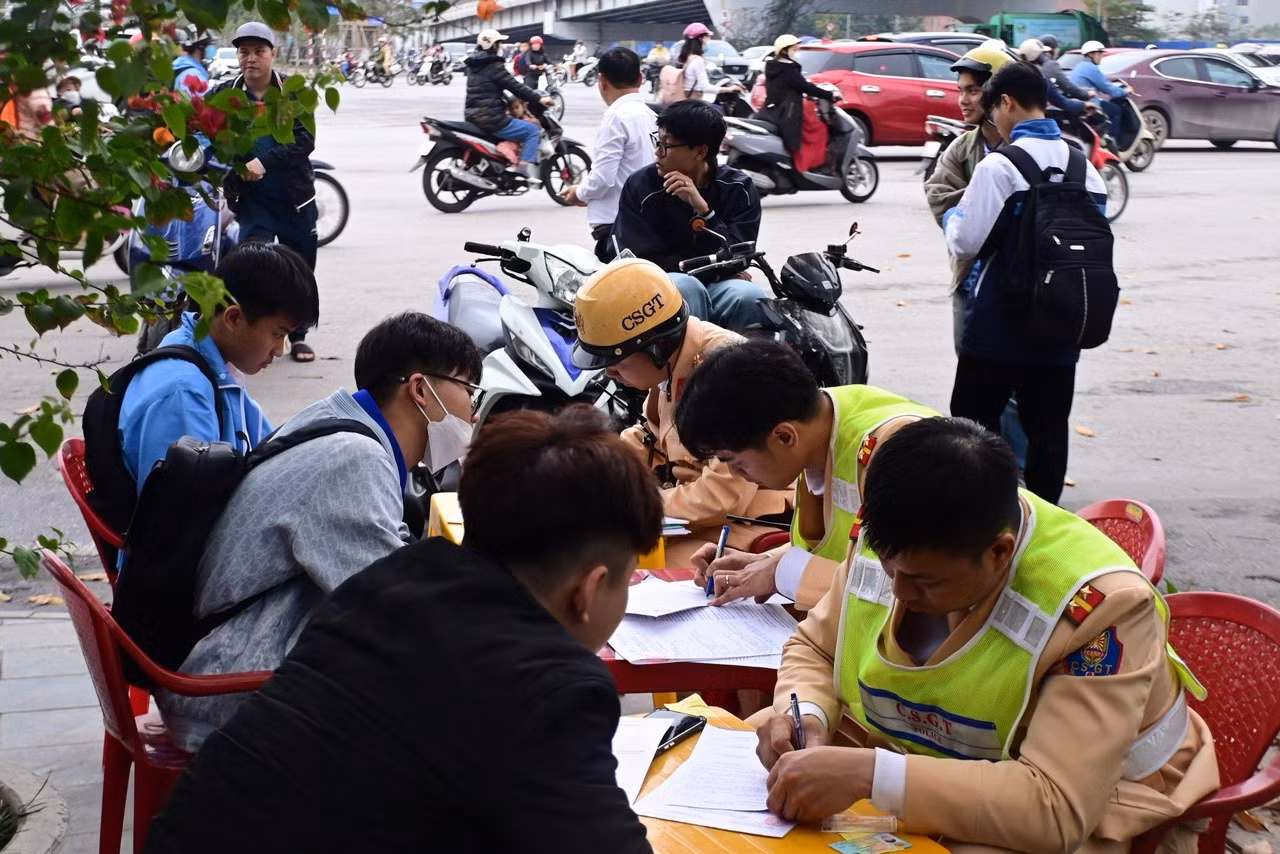 Gắn trách nhiệm gia đình trong việc đảm bảo TTATGT cho học sinh -0