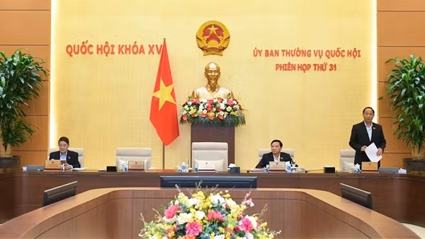 Đề nghị quy định đường&nbsp;cao tốc tối thiểu phải 4 làn đường và có làn dừng khẩn cấp