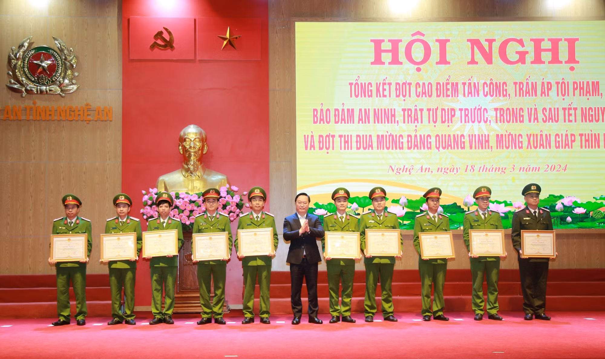 Công an Nghệ An: Nhiều tập thể, cá nhân được các cấp, ngành khen thưởng trong dịp ra quân tấn công trấn áp tội phạm -0