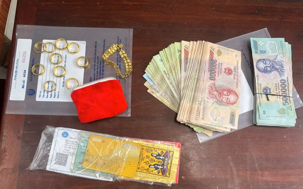 Lật tẩy hành tung bà bầu vào chợ trộm cắp tài sản của tiểu thương -0