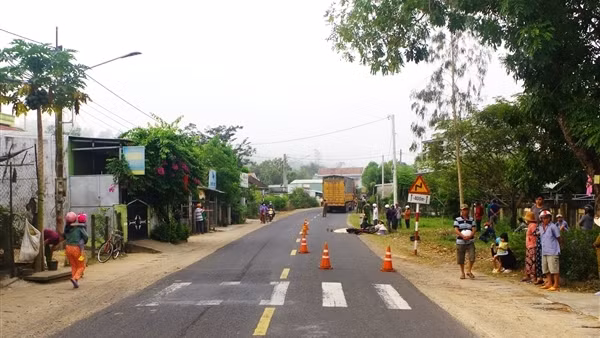 Liên tiếp xảy ra TNGT do xe đầu kéo va chạm từ phía sau làm hai người tử vong