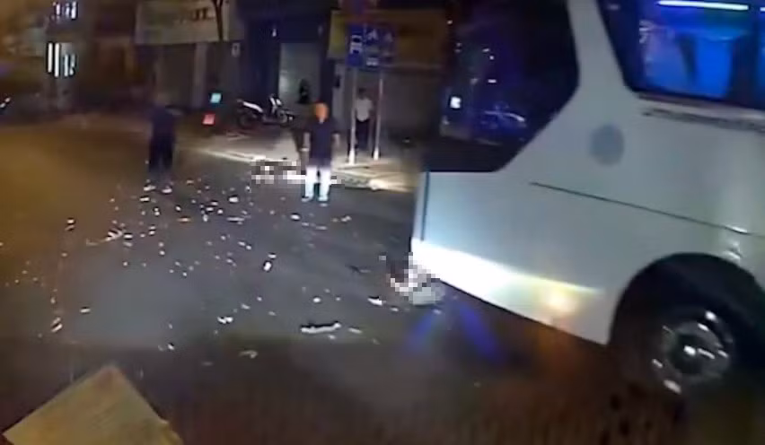 Va chạm mạnh với xe khách, đôi nam nữ tử vong tại chỗ -0