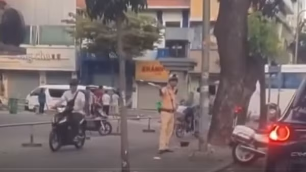 Va chạm mạnh với xe khách, đôi nam nữ tử vong tại chỗ
