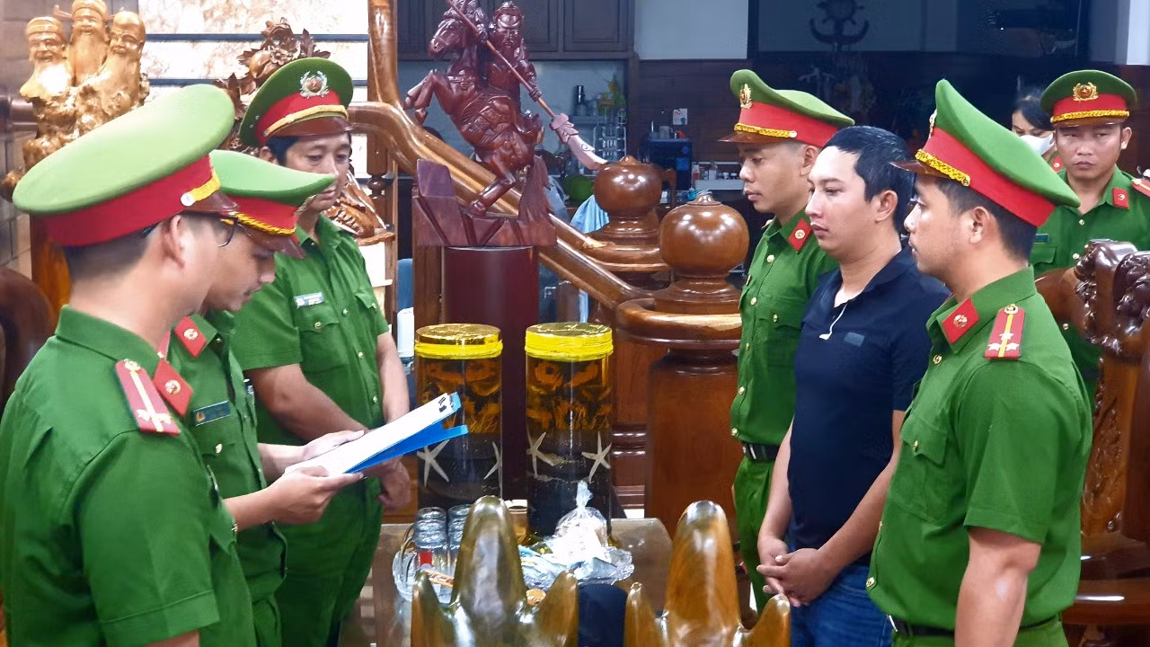Con nợ xin khất, chủ nợ gọi người đến đánh đập -0
