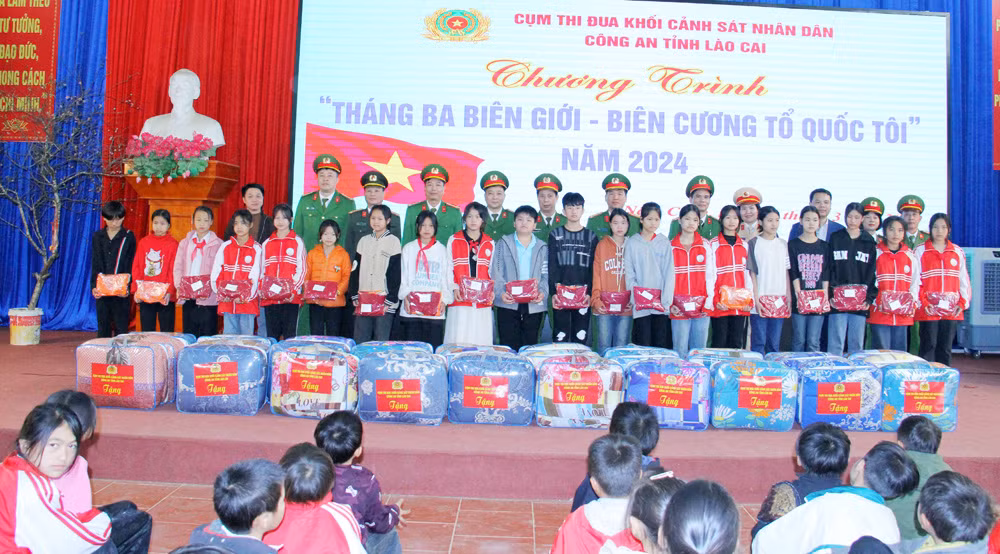 Cụm thi đua khối Cảnh sát nhân dân tổ chức chương trình “Tháng ba biên giới - Biên cương Tổ Quốc tôi” trong tuổi trẻ khối CSND năm 2024 -0