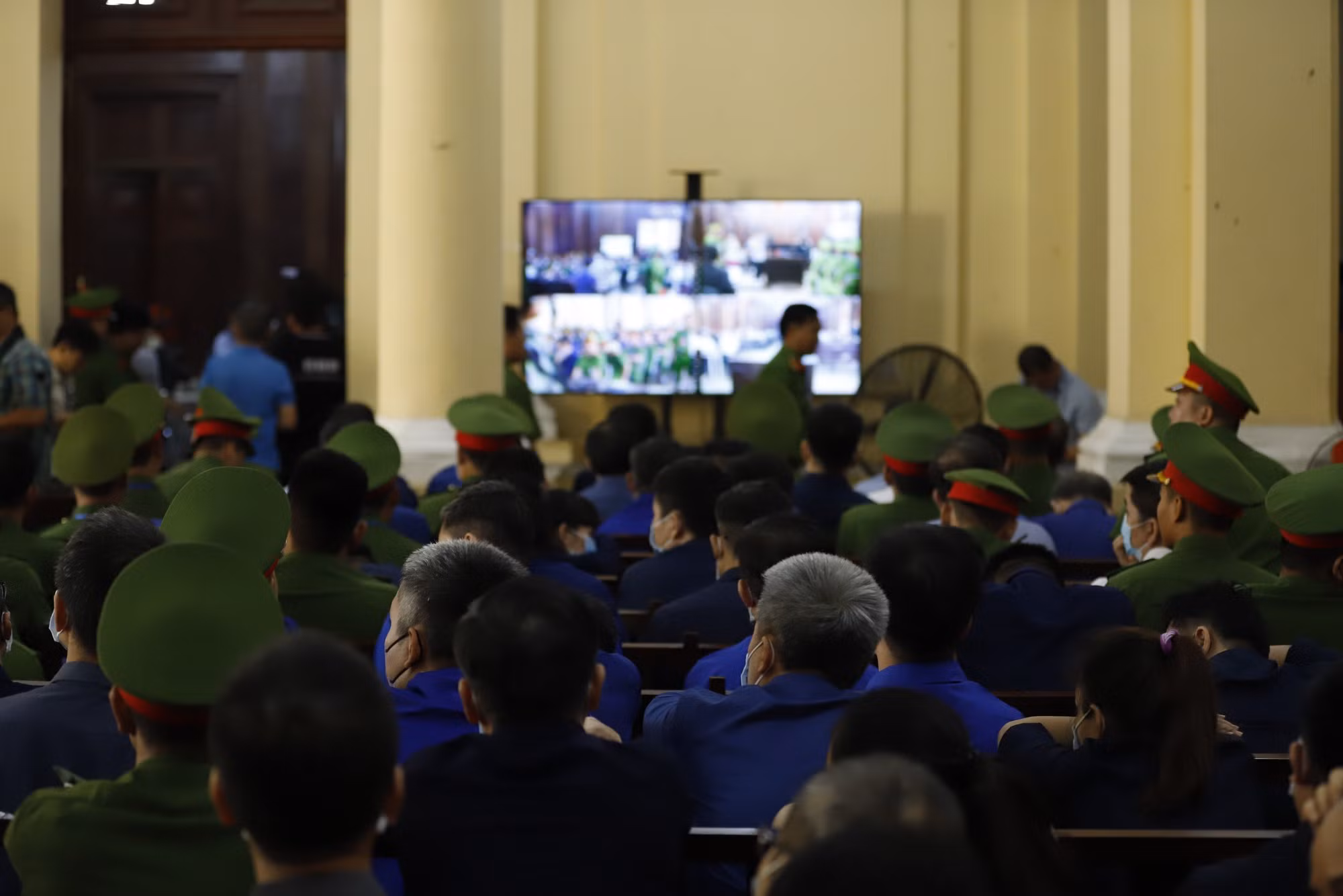 Cựu Phó Tổng giám đốc SCB phê duyệt lệnh chuyển tiền ra nước ngoài theo chỉ đạo của “bà chủ” Trương Mỹ Lan -0