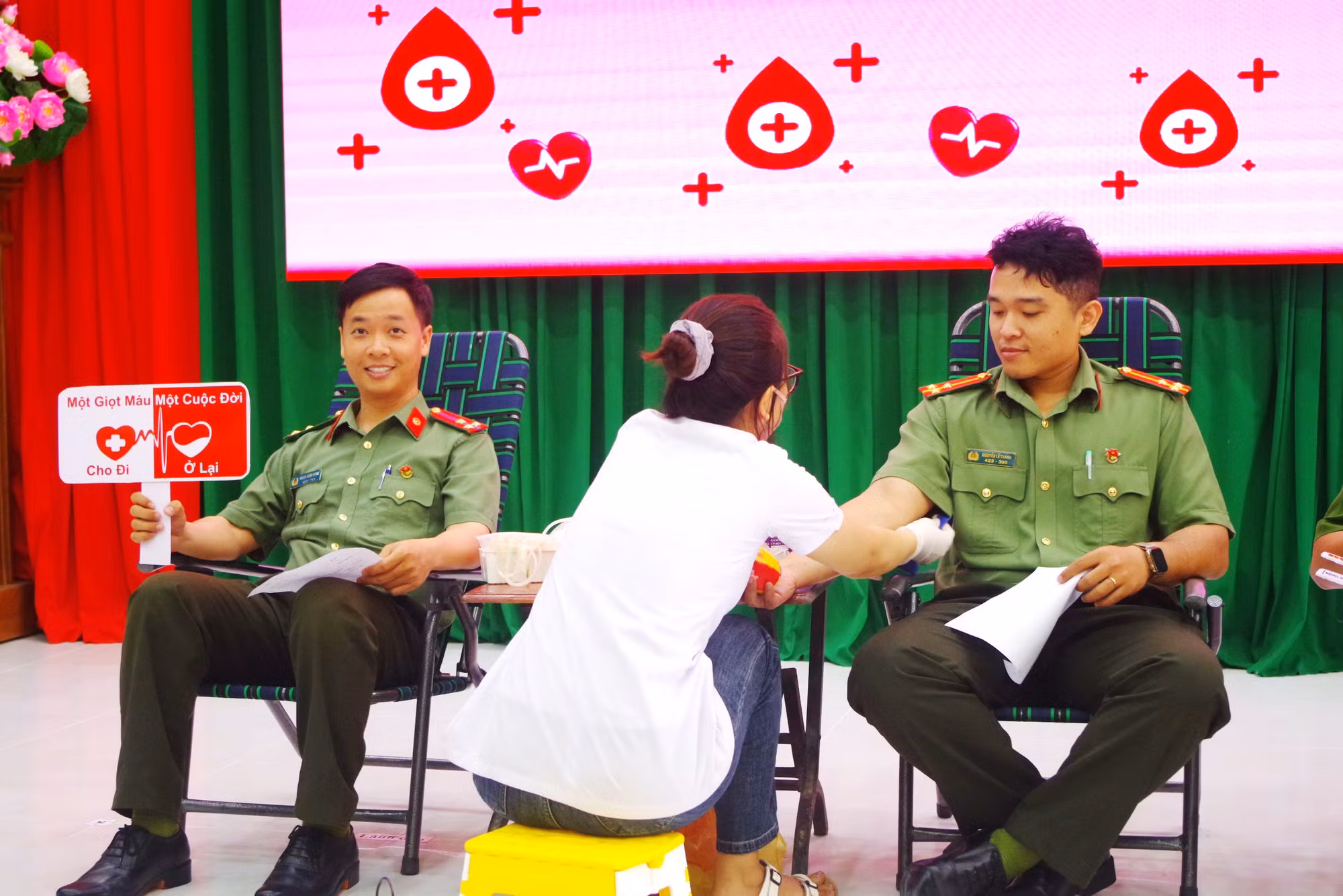 143 CBCS Công an tỉnh Ninh Thuận tình nguyện hiến 113 đơn vị máu -0