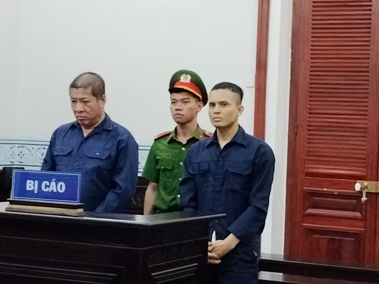 Tử hình đối tượng chở túi trà có chữ “GUANYINWANG” -0