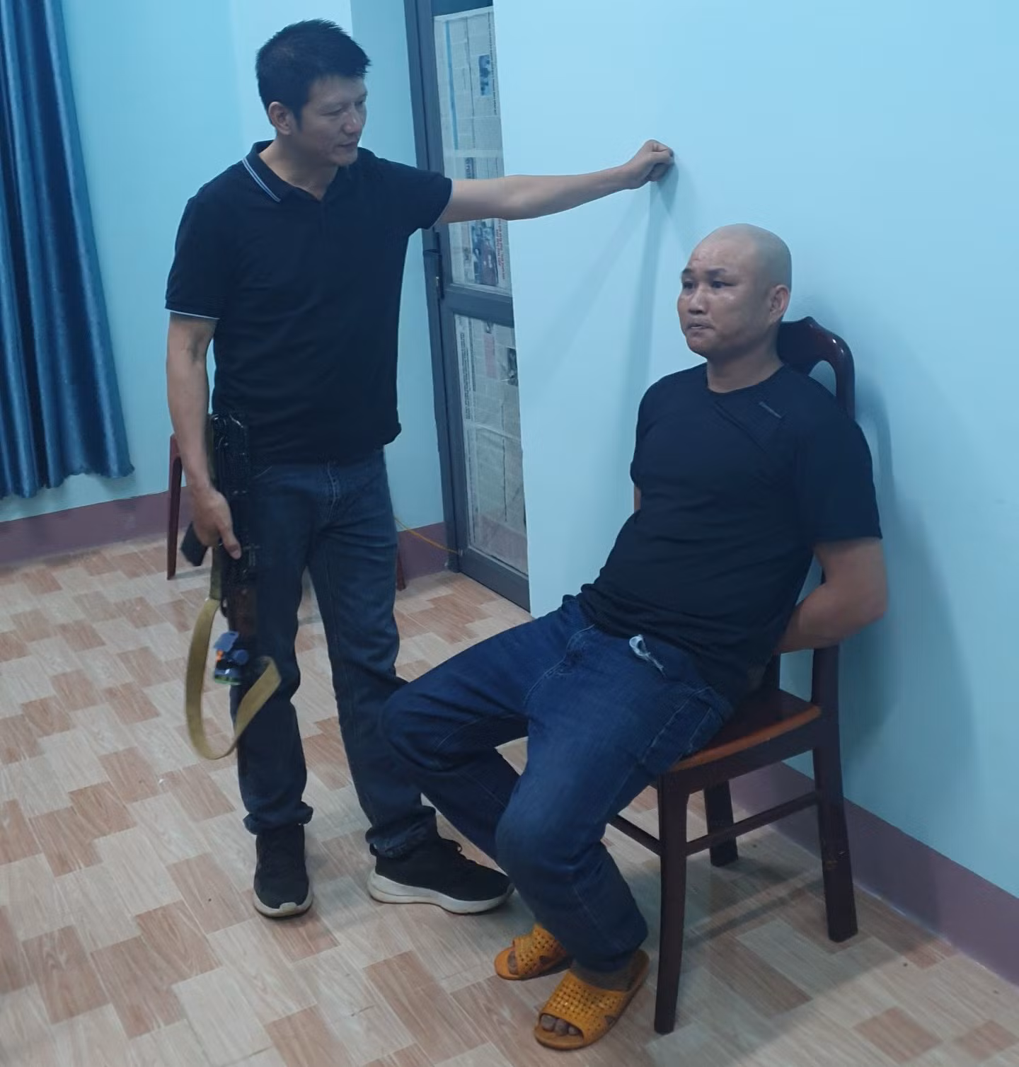 Bắt đối tượng bị tố cáo dùng dao, súng truy sát một phụ nữ -0