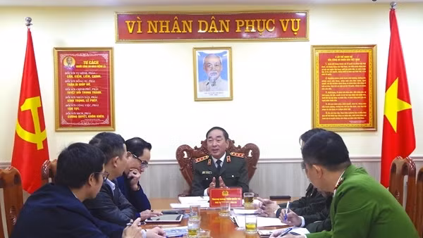 Thứ trưởng Trần Quốc Tỏ tiếp công dân là bị hại của Công ty Nhật Nam