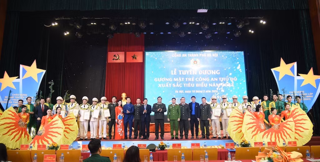 Tuyên dương 10 “Gương mặt trẻ Công an Thủ đô xuất sắc tiêu biểu” năm 2023 -0
