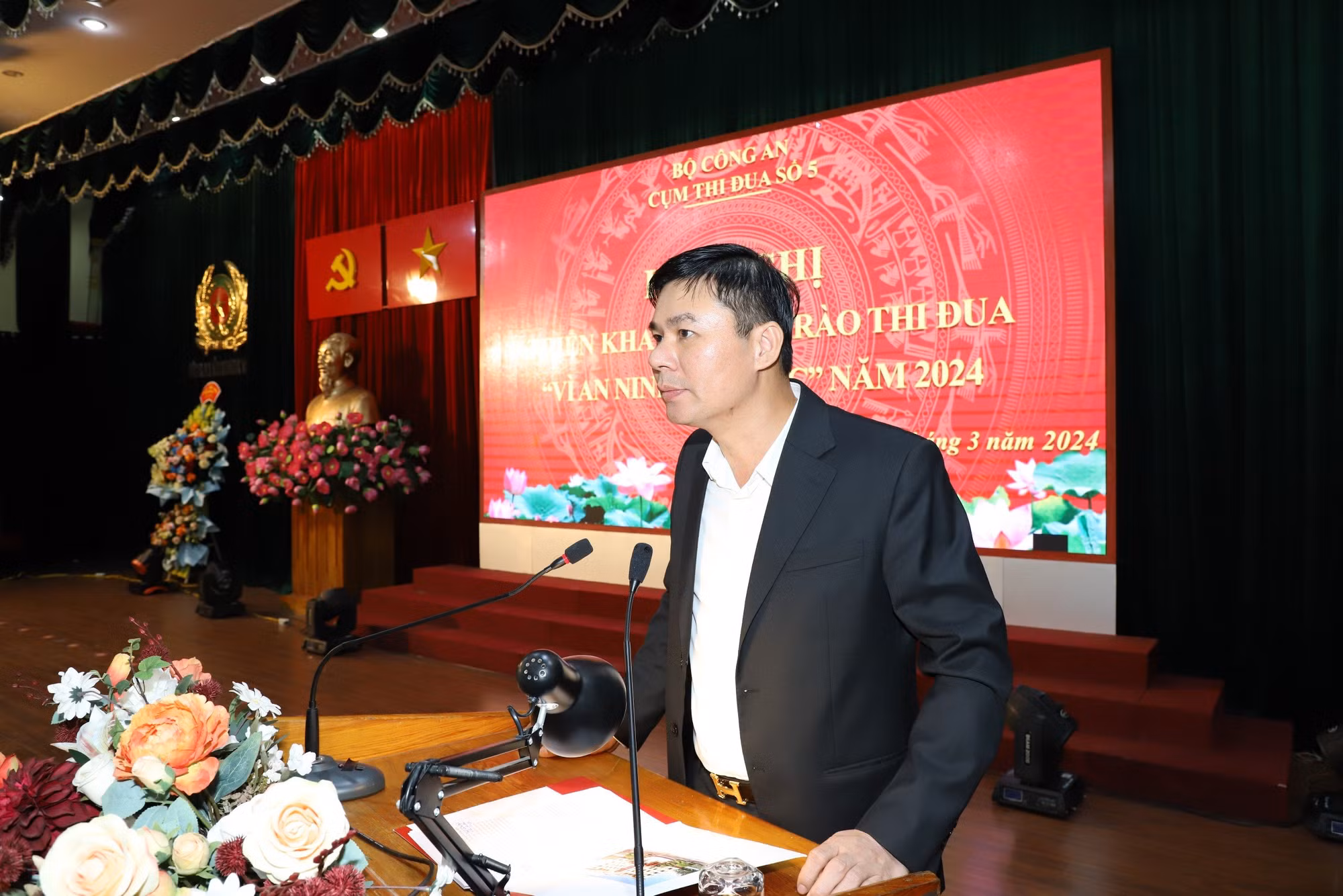 Đẩy mạnh phong trào thi đua để hoàn thành xuất sắc nhiệm vụ bảo đảm an ninh trật tự -0
