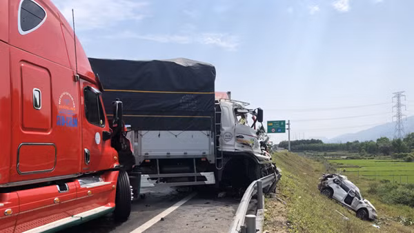 Vụ tai nạn làm chết 3 mẹ con trên cao tốc Cam Lộ - La Sơn: Một phần nguyên nhân do đường hẹp, thắt cổ chai
