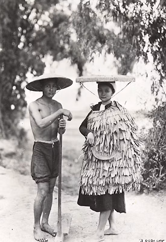Áo tơi khoác cả một... khoảng trời văn hóa! -1