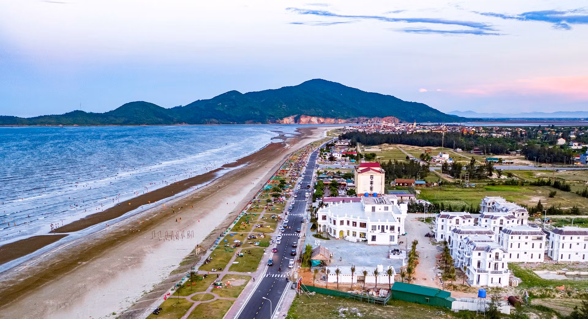Vừa đạt chuẩn Nông thôn mới, một huyện ở Hà Tĩnh sẽ bị xóa tên -0